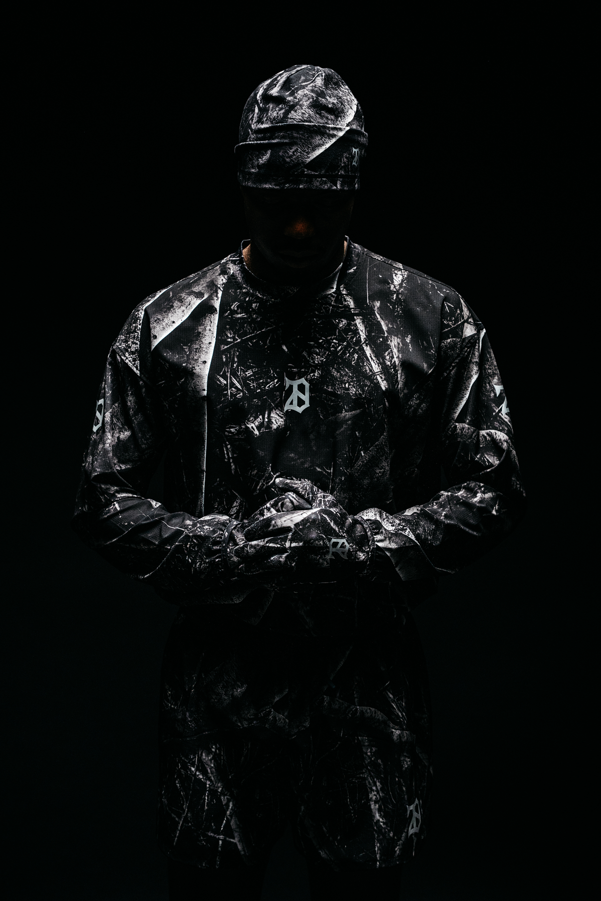 BLACK WOODLAND MESH LONG SLEEVE