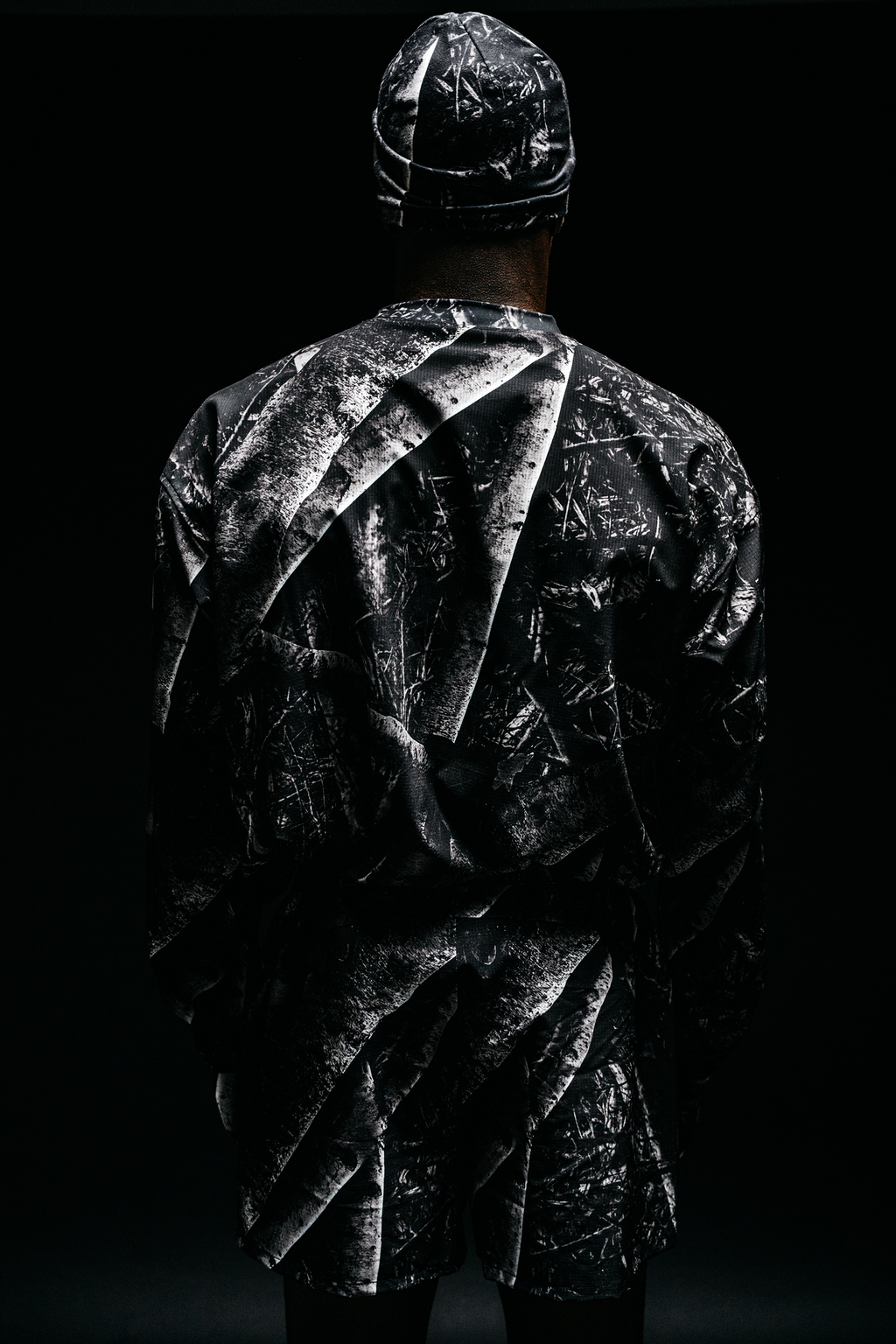 BLACK WOODLAND MESH LONG SLEEVE