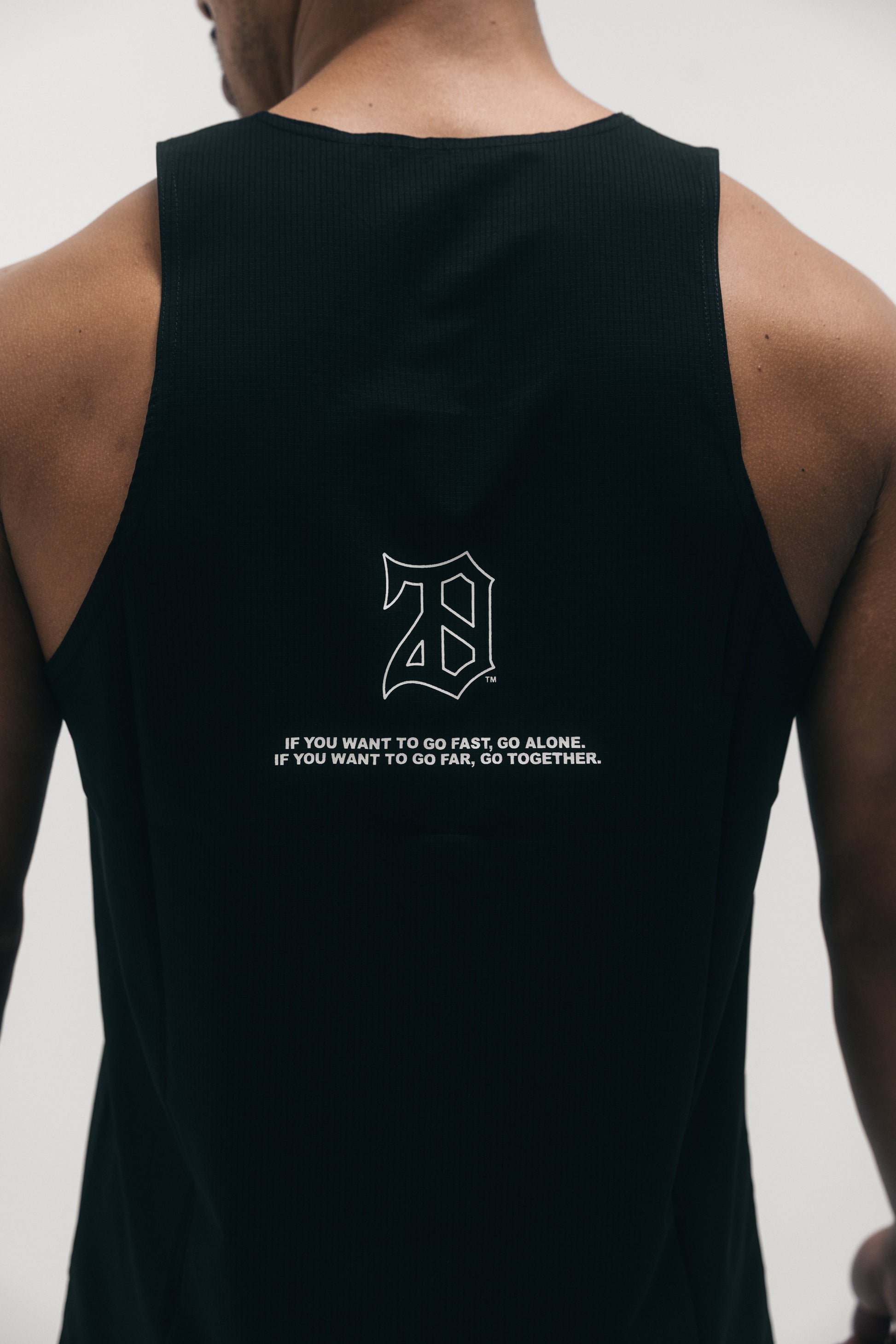 GO FAST SINGLET BLACK